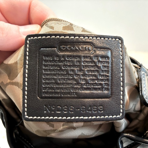 Coach Metro Small Leather Bucket Shoulder or Crossbody Handbag - Picture 13 of 14